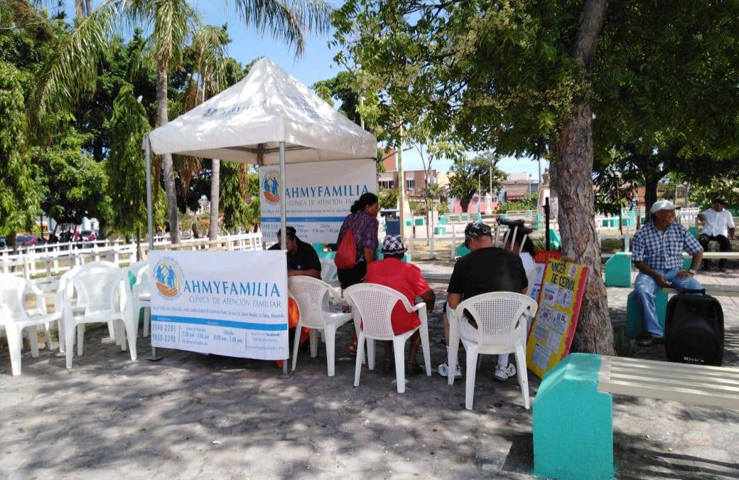 Jornada Informativa en la Prevención del Cáncer Cervical y la Hipertensión, la cual tuvo lugar en el Parque Central de La Ceiba,